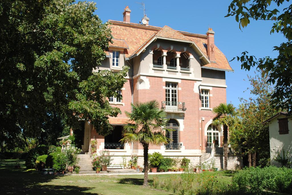 Chateau Mezger Albefeuille-Lagarde Exterior photo