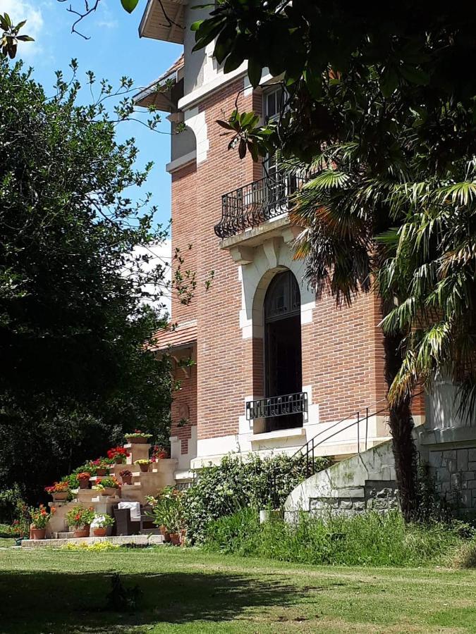 Chateau Mezger Albefeuille-Lagarde Exterior photo