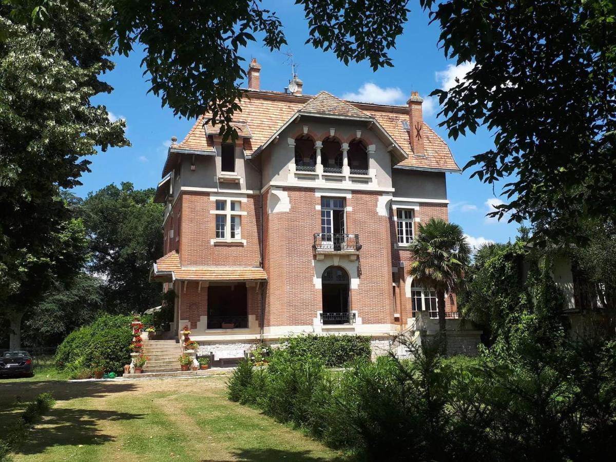 Chateau Mezger Albefeuille-Lagarde Exterior photo